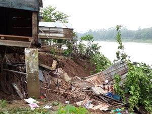 3 Rumah di Muba Roboh Akibat Abrasi Sungai Musi