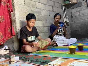 Bahagianya Arsad Akhirnya Bisa Lanjut SMA Gratis Berkat Program Ahmad Luthfi Bahagianya Arsad Akhirnya Bisa Lanjut SMA Gratis Berkat Program Ahmad Luthfi