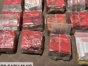 Polda Metro Tangkap 3 Pengedar Narkoba Jaringan Sumatera, 11 Kg Sabu Disita Polda Metro Tangkap 3 Pengedar Narkoba Jaringan Sumatera, 11 Kg Sabu Disita