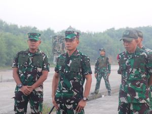 Danpasmar 1 Saksikan Latihan Pengamanan Obvitnas, Asah Kemampuan Tempur Prajurit Marinir Danpasmar 1 Saksikan Latihan Pengamanan Obvitnas, Asah Kemampuan Tempur Prajurit Marinir