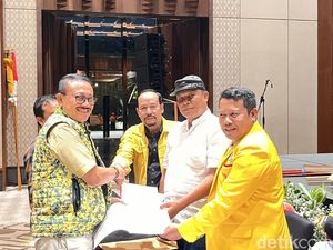 Demer Daftar Jadi Calon Ketua Golkar Bali, Kantongi 11 Dukungan Demer Daftar Jadi Calon Ketua Golkar Bali, Kantongi 11 Dukungan