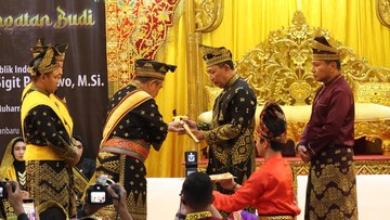 GPA: Anugerah Adat Ingatan Budi ke Kapolri Gambaran Sosok Jenderal Sigit