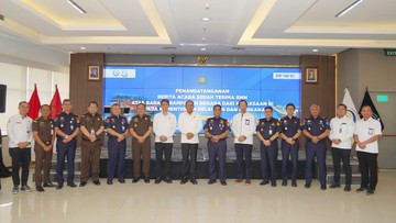 Badan Pemulihan Aset Kejagung Serahkan 5 Kapal Rampasan Kasus Perikanan ke KKP