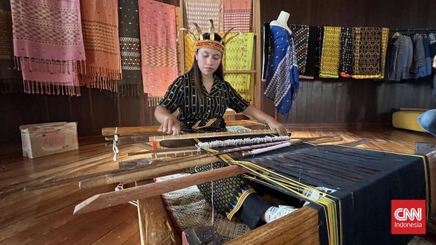 Kementerian Keuangan dan Lembaga Pembiayaan Ekspor Indonesia (LPEI) mendorong pertumbuhan Labuan Bajo, NTT, melalui gelontoran anggaran ke pariwisata dan produksi tenun.