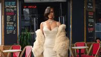 7 Gaya Kim Kardashian di Runway Balenciaga, Fantastis Pakai Berlian 250 Karat