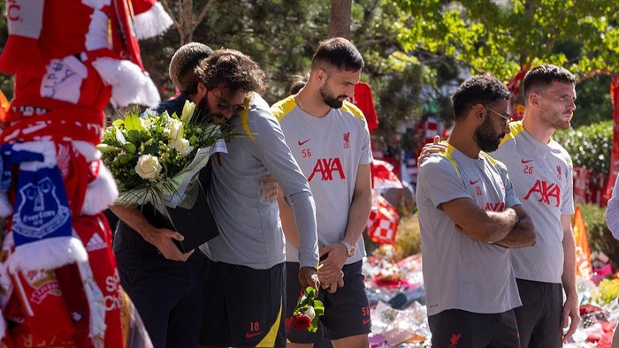 LIVERPOOL, ENGLAND - JULY 11: (THE SUN AND SUN ON SUNDAY OUT) (EDITORS NOTE: This Handout photo was provided by a third-party organization and may not adhere to Getty Images editorial policy.) In this handout image provided by Liverpool FC, players of Liverpool Football Club at the memorial of teammate Diogo Jota at Anfield on July 11, 2025 in Liverpool, England. The Liverpool player and Portugal international Diogo Jota, 28, was killed in a car crash on July 03 in Zamora, Spain. He was travelling with his brother Andre Silva before returning to the UK for the start of the Premier League season. (Photo by Liverpool FC - Handout/Liverpool FC via Getty Images)