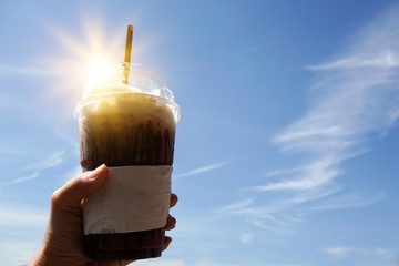 Minum Kopi saat Cuaca Panas Terik, Aman atau Tidak?