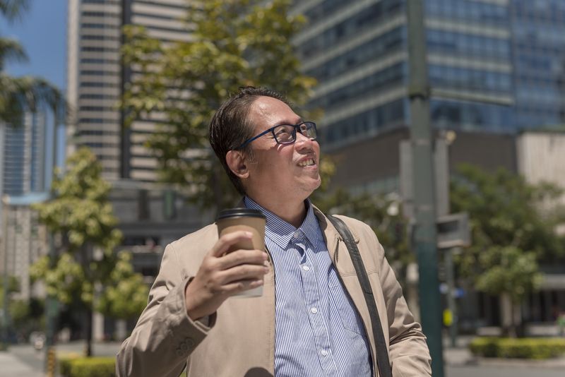 Minum Kopi saat Cuaca Panas Terik, Aman atau Tidak?