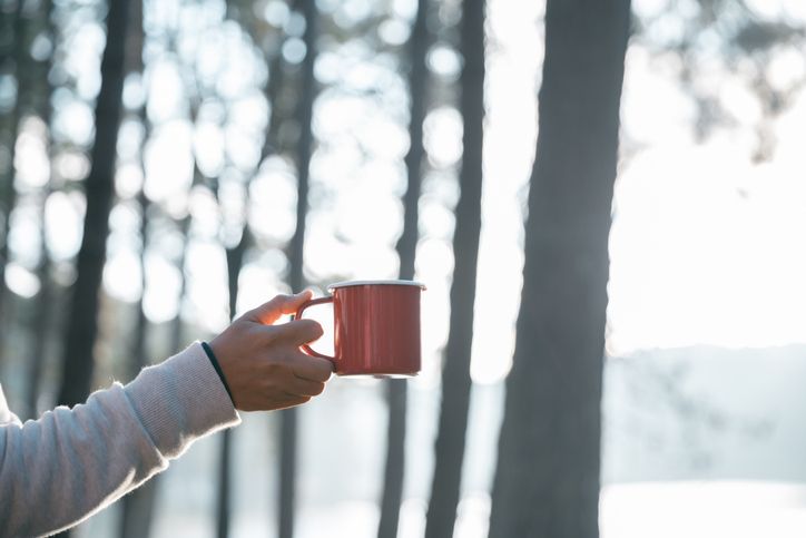 Minum Kopi saat Cuaca Panas Terik, Aman atau Tidak?