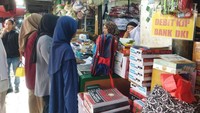 Omzet Penjual Seragam di Pasar Minggu Naik 50 Persen Jelang Masuk Sekolah