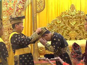 Terima Anugerah Adat dari LAM Riau, Kapolri Dipasangkan Tanjak di Kepala