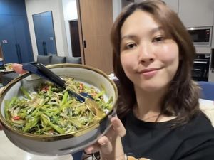 Sayang Suami! Ribka Sugiarto Masak Tumis Kangkung buat Rian Ardianto Sayang Suami! Ribka Sugiarto Masak Tumis Kangkung buat Rian Ardianto
