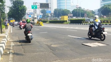 Jalan Rusak di TB Simatupang Dikeluhkan Warga, Sering Terjadi Kecelakaan