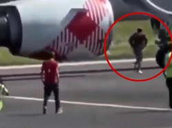 Momen Mengerikan Pria Tersedot Mesin Pesawat di Italia