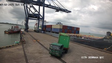 Alat Bongkar Muat Peti Kemas di TPK Tarakan Kembali Berfungsi