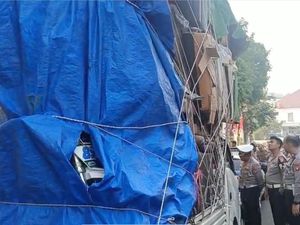 Kabur, Pikap Overload Bawa Motor Bodong Dikejar-kejar Polisi Sampai Jaksel Kabur, Pikap Overload Bawa Motor Bodong Dikejar-kejar Polisi Sampai Jaksel