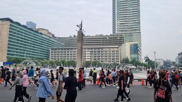 Antusiasme Warga di CFD Bundaran HI: Sepedaan, Pakai Kostum Superhero