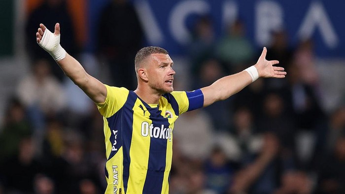 Dzeko Balik ke Italia, Gabung Fiorentina