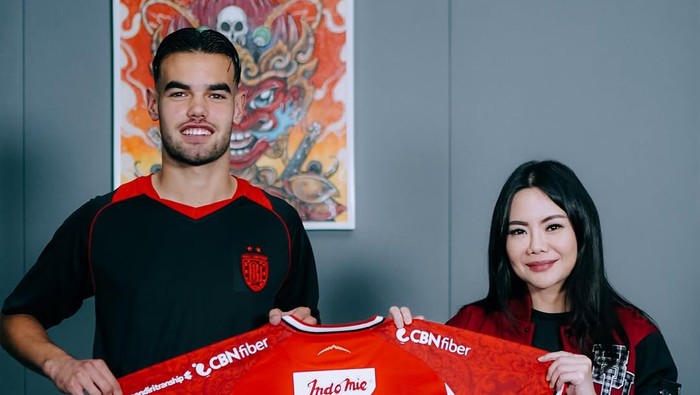 Jens Raven diperkenalkan sebagai pemain baru Bali United, Minggu (13/7/2025). (Instagram @baliunitedfc) Jens Raven diperkenalkan sebagai pemain baru Bali United, Minggu (13/7/2025). (Instagram @baliunitedfc)