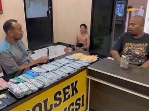 Toko Penjual Obat Terlarang Digerebek Polisi, Pegawai dan Pembeli Diamankan Toko Penjual Obat Terlarang Digerebek Polisi, Pegawai dan Pembeli Diamankan