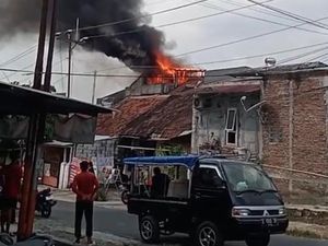 Kebakaran Rumah di Gisikdrono Semarang, Sempat Terdengar 2 Ledakan Kebakaran Rumah di Gisikdrono Semarang, Sempat Terdengar 2 Ledakan