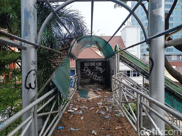 Potret Suram JPO di Pusat Kota Makassar Terbengkalai Bak Kota Mati