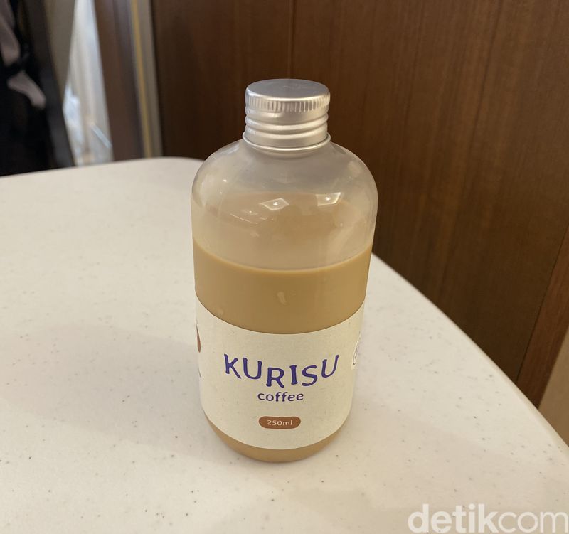 Kopisu jadi salah satu menu andalan di kafe ini. Tawarkan kopi susu gula aren yang creamy.