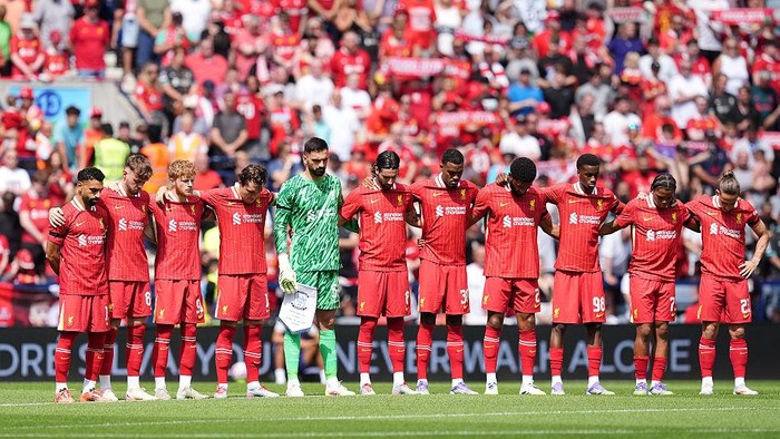 Liverpool players stand for a minutes silence in memory of Liverpool player Diogo Jota ahead of the pre-season friendly match at Deepdale Stadium, Preston. Liverpool remain in mourning following the death of Portugal forward Jota, 28, and his brother Andre Silva, 25, in a car crash in Zamora, Spain, on July 3. Picture date: Sunday July 13, 2025. (Photo by Martin Rickett/PA Images via Getty Images)