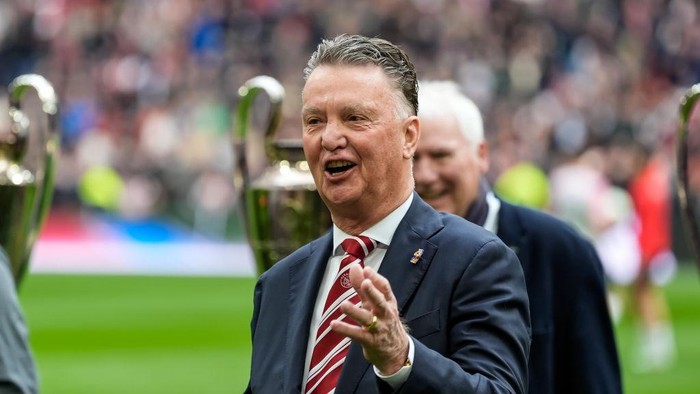 AMSTERDAM, NETHERLANDS - MARCH 16: Louis van Gaal smiles during the Dutch Eredivisie match between AFC Ajax and AZ Alkmaar at Johan Cruijff Arena on March 16, 2025 in Amsterdam, Netherlands. (Photo by Ed van de Pol/BSR Agency/Getty Images)