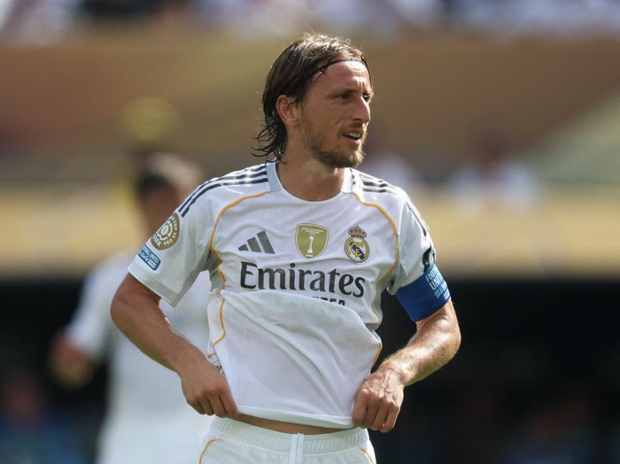 Soccer Football - FIFA Club World Cup - Semi Final - Paris St Germain v Real Madrid - MetLife Stadium, East Rutherford, New Jersey, U.S. - July 9, 2025  Real Madrid's Luka Modric looks dejected after the match IMAGN IMAGES via Reuters/Vincent Carchietta