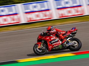 MotoGP Jerman: Marquez Unggul 3 Detik, Di Giannantonio Crash MotoGP Jerman: Marquez Unggul 3 Detik, Di Giannantonio Crash
