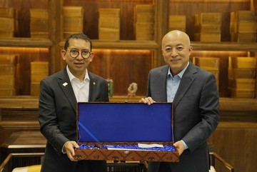 Menbud Serahkan Keris ke Museum Nasional China, Simbol Diplomasi Budaya