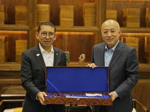 Menbud Serahkan Keris ke Museum Nasional China, Simbol Diplomasi Budaya Menbud Serahkan Keris ke Museum Nasional China, Simbol Diplomasi Budaya