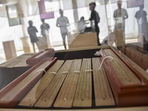Pameran Naskah Kuno Galuh, Lestarikan Aksara Sunda dan Pegon Pameran Naskah Kuno Galuh, Lestarikan Aksara Sunda dan Pegon