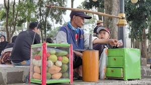 Ulekan Ujang Jarang Menari Kala Situ Bagendit Sepi