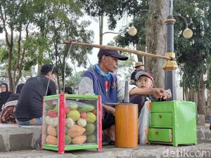 Ulekan Ujang Jarang Menari Kala Situ Bagendit Sepi Ulekan Ujang Jarang Menari Kala Situ Bagendit Sepi