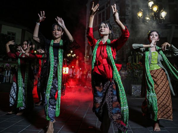 Tarian Massal Berkebaya Hidupkan Semangat Tradisi di Kota Lama Semarang