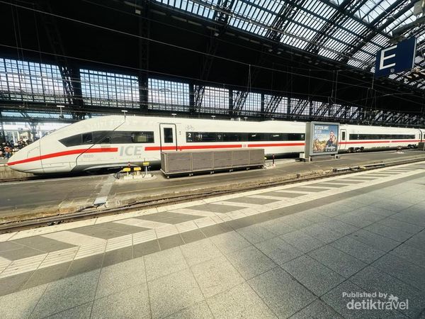 Kereta Terlambat Membuat Kami Singgah Sehari di Berlin