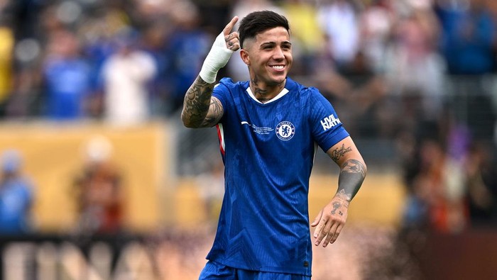 2224949212 EAST RUTHERFORD, NEW JERSEY - JULY 13: Enzo Fernandez #8 of Chelsea FC celebrates after the teams victory during the FIFA Club World Cup 2025 Final match between Chelsea FC and Paris Saint-Germain at MetLife Stadium on July 13, 2025 in East Rutherford, New Jersey. (Photo by Darren Walsh/Chelsea FC via Getty Images)