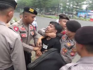 Demo ODOL di Subang Memanas, Sopir Truk dan Kernet Diamankan Polisi Demo ODOL di Subang Memanas, Sopir Truk dan Kernet Diamankan Polisi