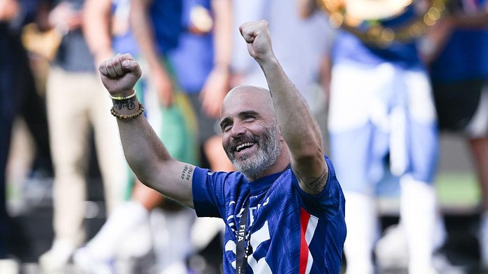 Enzo Maresca EAST RUTHERFORD, NEW JERSEY - JULY 13: Chelsea head coach Enzo Maresca celebrates after his club won the FIFA Club World Cup 2025 final match between Chelsea FC and Paris Saint-Germain at MetLife Stadium on July 13, 2025 in East Rutherford, New Jersey. (Photo by Stephen Nadler/ISI Photos/ISI Photos via Getty Images)