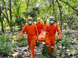 Hilang Sebulan, Pemuda Jombang Ditemukan di Hutan Diduga Bunuh Diri Hilang Sebulan, Pemuda Jombang Ditemukan di Hutan Diduga Bunuh Diri