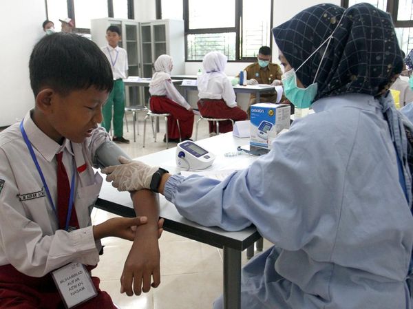 Hari Pertama Masuk, Siswa Sekolah Rakyat Cek Kesehatan