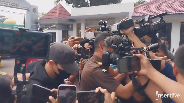 Highlight Dunia Hiburan InsertLive : Begini Kondisi Jonathan Frizzy di Tahanan Usai Jalani Operasi Ambeien