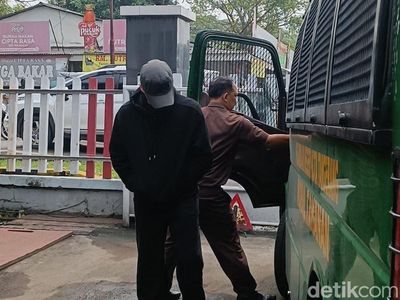 Jonathan Frizzy Tertunduk Lesu Ditahan di Lapas Pemuda Tangerang
