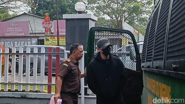 Kabar Terkini Artis dari InsertLive : Jonathan Frizzy akan Diisolasi Sebelum Dipindahkan ke Sel Tahanan