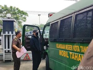 Jonathan Frizzy Tahan Sakit Efek Ambeien tapi Tetap Kooperatif Ditahan Jonathan Frizzy Tahan Sakit Efek Ambeien tapi Tetap Kooperatif Ditahan