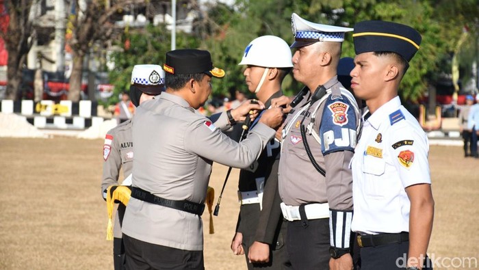 Kapolda NTT, Irjen Rudi Darmoko, ketika memimpin Apel Gelar Pasukan Operasi Patuh Turangga 2025 di Mapolda NTT, Senin (14/7/2025). Kapolda NTT, Irjen Rudi Darmoko, ketika memimpin Apel Gelar Pasukan Operasi Patuh Turangga 2025 di Mapolda NTT, Senin (14/7/2025).