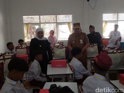 Sekolah Rakyat Dimulai, Khofifah Puji Fasilitas di Probolinggo