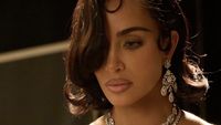 Foto Kim Kardashian Pakai Anting Rp 6,5 M Milik Mendiang Elizabeth Taylor
